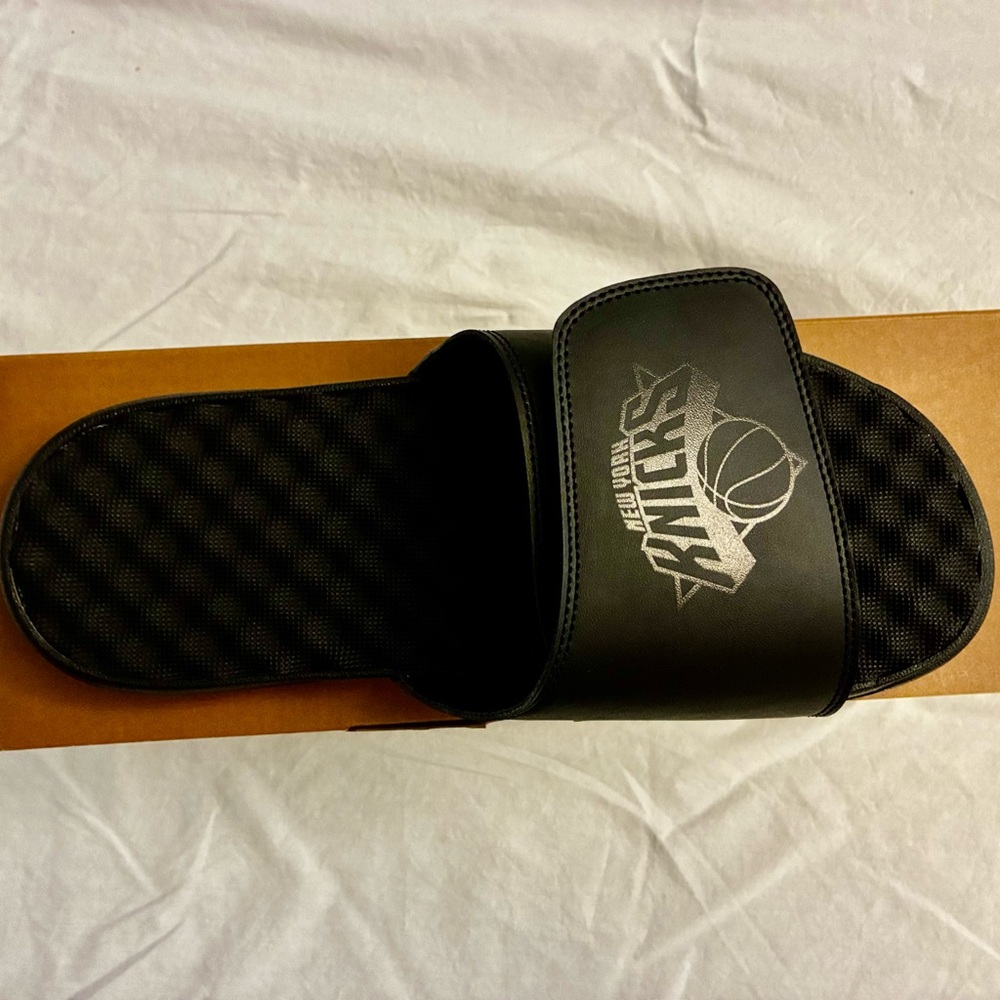 New York Knicks Black I-Slide Sandals Men’s Size 11